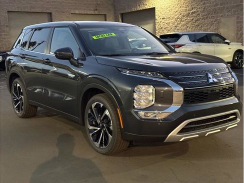 Used 2025 Mitsubishi Outlander SE Tech Pacakge image 4