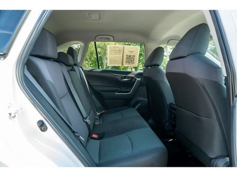 Used 2025 Toyota RAV4 XLE AWD/4WD image 17