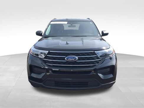 Used 2022 Ford Explorer XLT AWD/4WD image 3