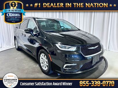 Used 2023 Chrysler Pacifica Touring-L