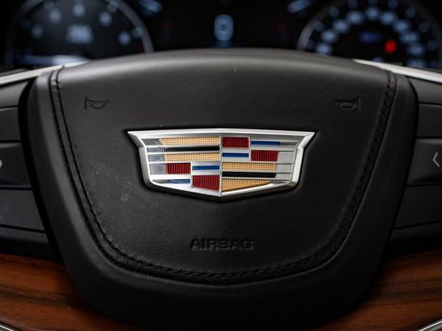 Used 2018 Cadillac XT5 Platinum w/ Driver Assist Package image 31