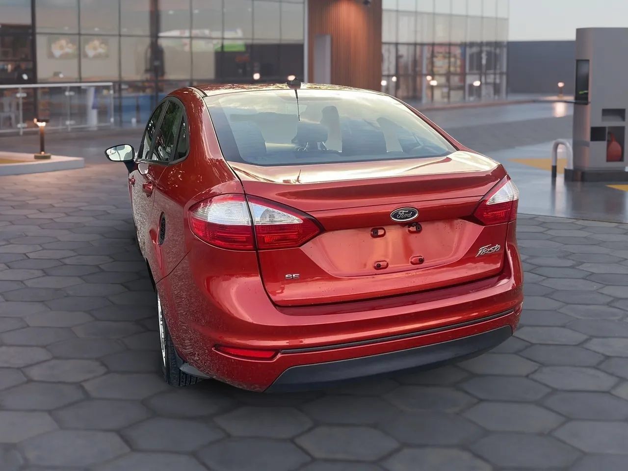 Used 2018 Ford Fiesta SE FWD image 7