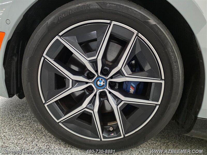Used 2024 BMW i5 eDrive40i w/ M Sport Package RWD image 16