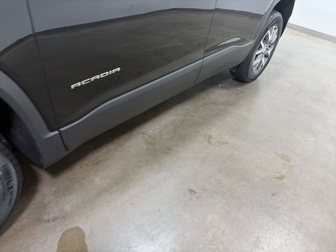 Used 2023 GMC Acadia SLT w/ Technology Package image 10