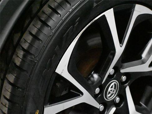 Used 2019 Toyota C-HR XLE image 14