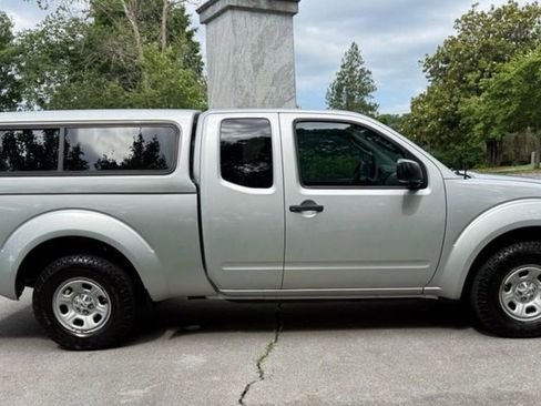 Used 2011 Nissan Frontier S w/ S Preferred Pkg RWD image 6