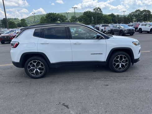 Used 2025 Jeep Compass Limited AWD/4WD image 7