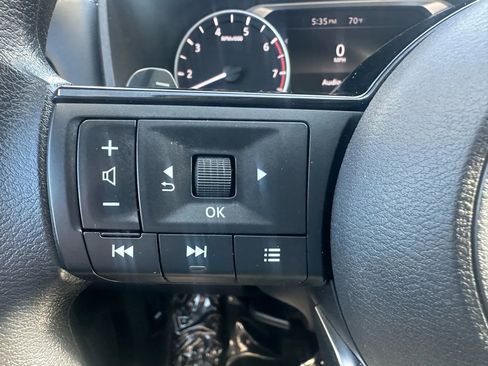 Used 2023 Nissan Rogue SV image 15