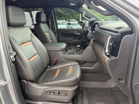 Used 2025 GMC Sierra 1500 AT4 w/ AT4 Premium Package AWD/4WD image 11