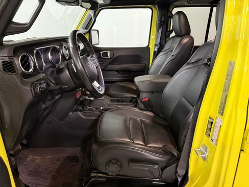 Used 2022 Jeep Wrangler Unlimited Rubicon w/ Trailer Tow Package AWD/4WD image 9