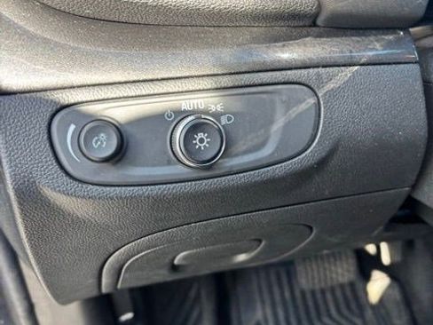 Used 2022 Buick Encore Preferred w/ Safety Package image 22