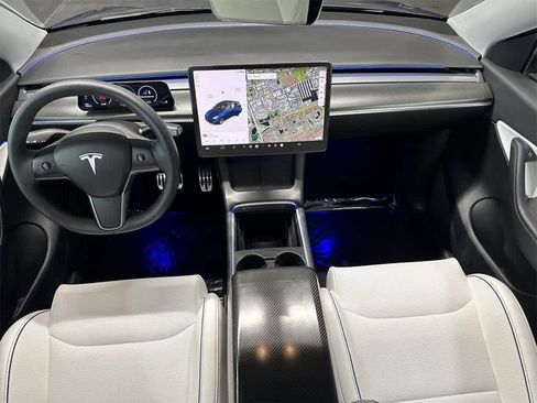 Used 2022 Tesla Model Y Long Range image 24