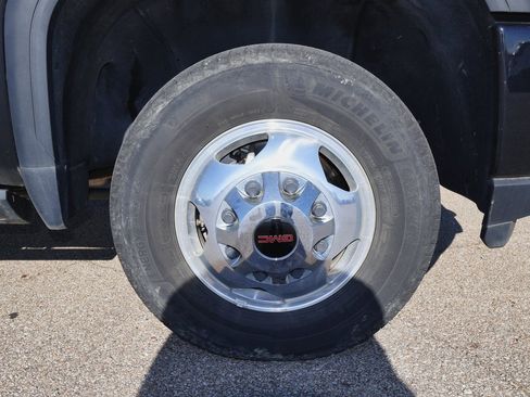 Certified 2022 GMC Sierra 3500 Denali image 31