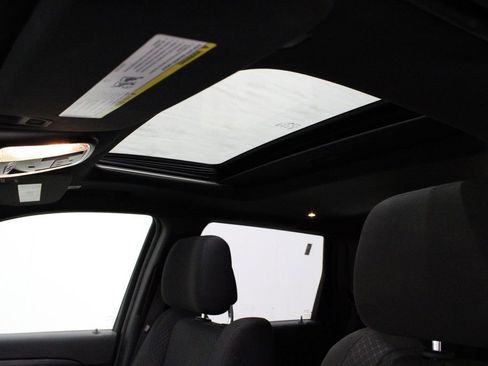 Used 2019 Jeep Grand Cherokee Laredo image 11