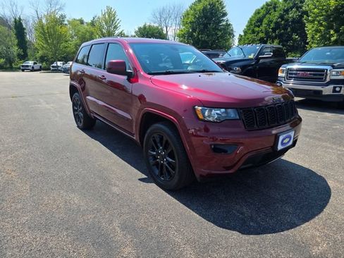Used 2022 Jeep Grand Cherokee Laredo X AWD/4WD image 5