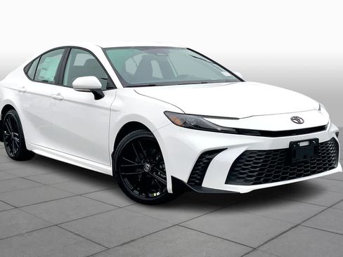 New 2026 Toyota Camry SE image 2