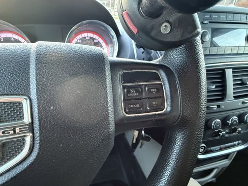 Used 2015 Dodge Grand Caravan SXT image 19