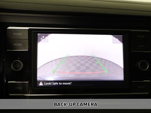 Used 2024 Volkswagen Jetta SE FWD image 6