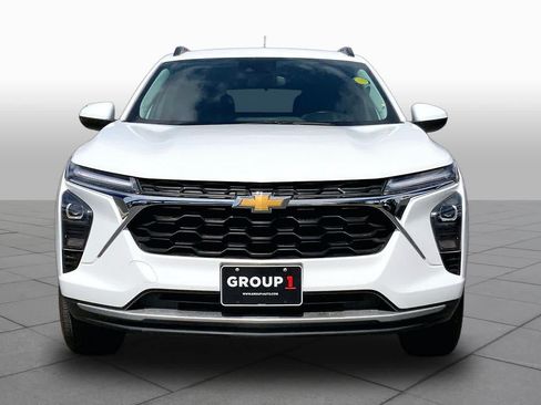 Used 2024 Chevrolet Trax LT w/ LT Convenience Package FWD image 4