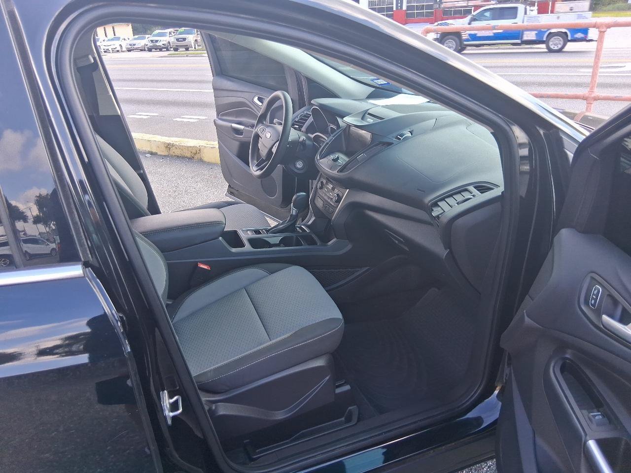 Used 2017 Ford Escape SE w/ Equipment Group 201A AWD/4WD image 12
