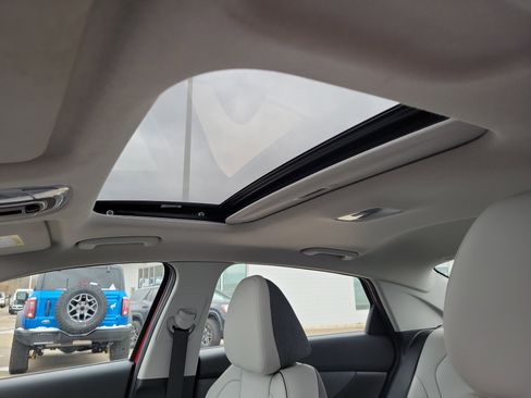 Used 2023 Hyundai Elantra Limited image 33