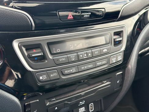 Used 2022 Honda Pilot Touring image 16