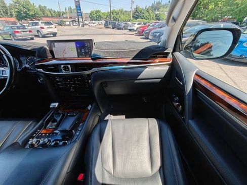 Used 2018 Lexus LX 570 4WD image 33