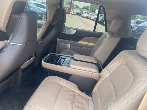 Used 2023 Lincoln Navigator L Reserve AWD/4WD image 11