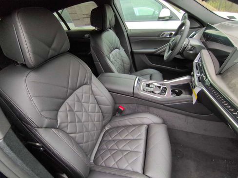 New 2026 BMW X6 xDrive40i w/ Climate Comfort Package image 24
