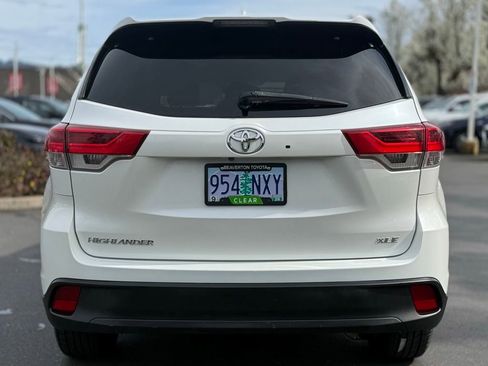 Used 2018 Toyota Highlander XLE image 4