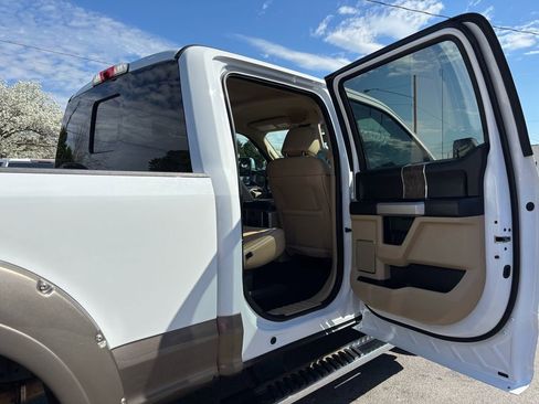 Used 2019 Ford F250 Lariat w/ Chrome Package image 31