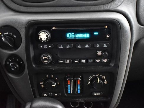 Used 2004 Chevrolet TrailBlazer LS w/ LS Preferred Equipment Group AWD/4WD image 12