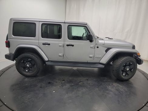 Used 2018 Jeep Wrangler Unlimited Sahara image 11
