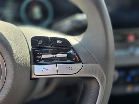 Certified 2024 Hyundai Elantra SEL image 24