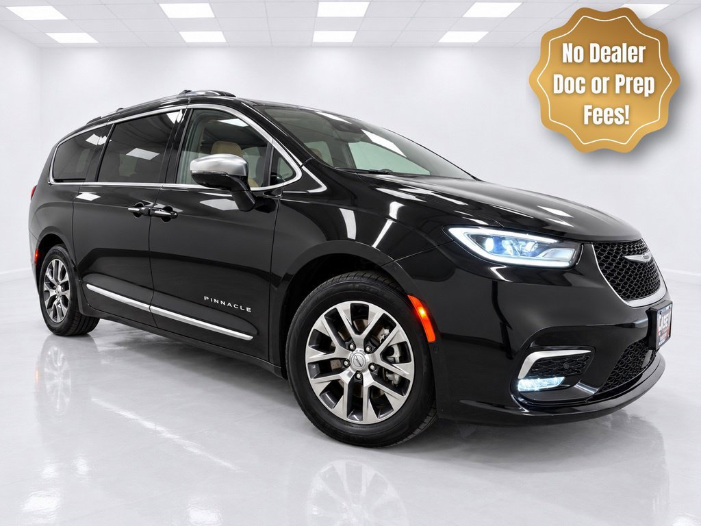 Used 2023 Chrysler Pacifica Pinnacle FWD image 1