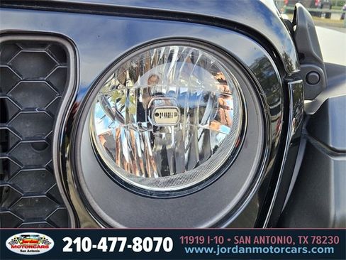 Used 2021 Jeep Gladiator Mojave image 10