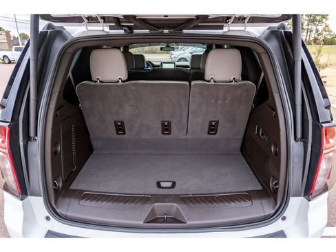 Used 2022 Chevrolet Tahoe LT w/ Luxury Package image 14