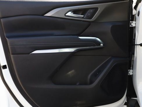 Used 2025 Chevrolet Traverse LT image 16