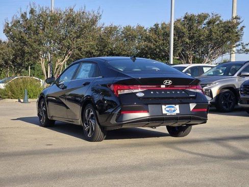 New 2025 Hyundai Elantra Limited image 3