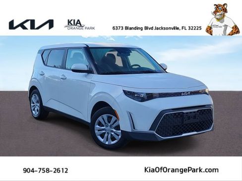Used 2023 Kia Soul LX image 1
