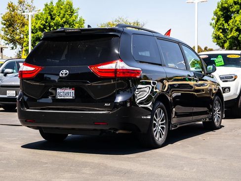 Used 2019 Toyota Sienna XLE w/ XLE Navigation Package FWD image 6