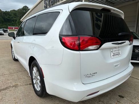 Used 2021 Chrysler Voyager Lxi image 10