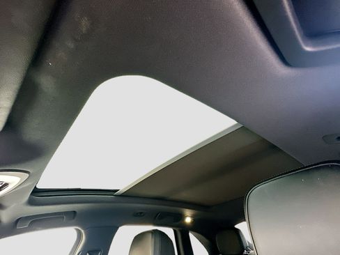 Used 2024 Porsche Macan Base image 20