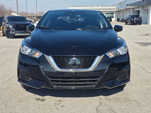 Used 2021 Nissan Versa SV image 2