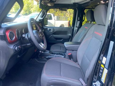 Used 2023 Jeep Wrangler Unlimited Rubicon AWD/4WD image 11