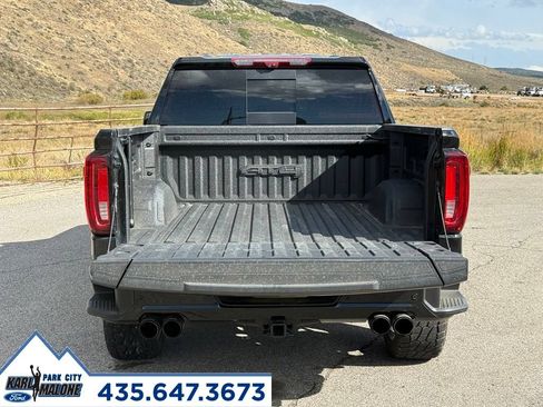 Used 2022 GMC Sierra 1500 AT4 w/ Technology Package AWD/4WD image 5
