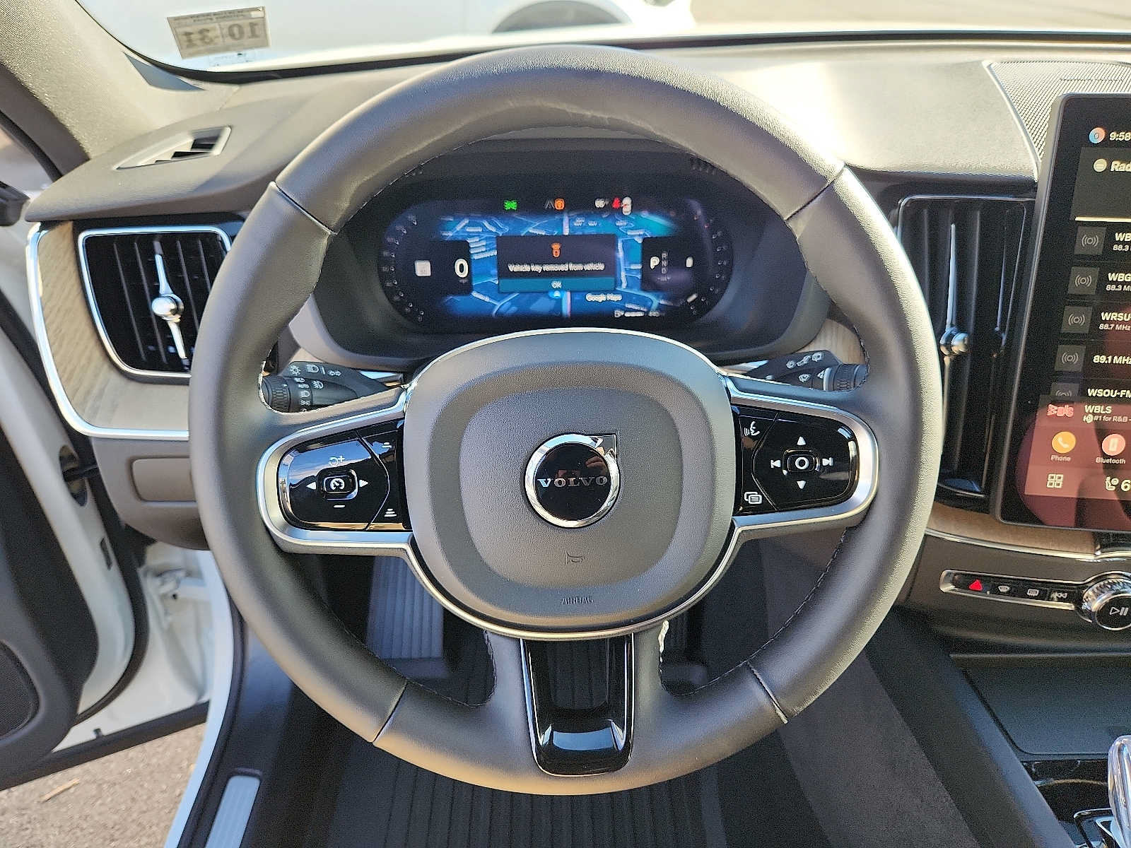 Used 2027 Volvo XC60 B5 Plus AWD/4WD image 19
