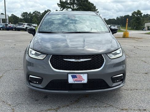 New 2025 Chrysler Pacifica Select image 2