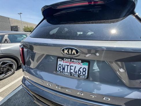 Certified 2021 Kia Sorento S w/ Panoramic Sunroof Package FWD image 11
