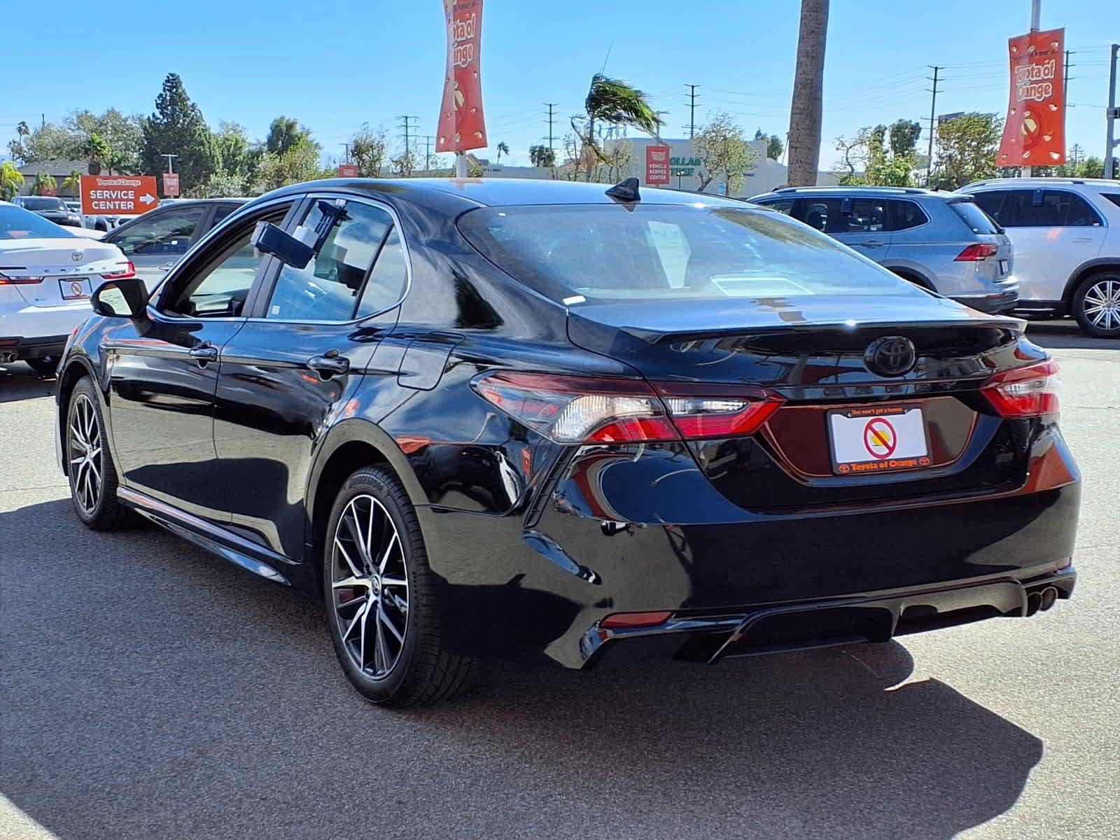 Used 2022 Toyota Camry SE w/ Carpet Mat Package (TMS) FWD image 4